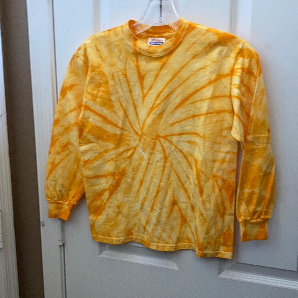 FINAL MARKDOWN Children’s heavyweight long sleeved tee medium